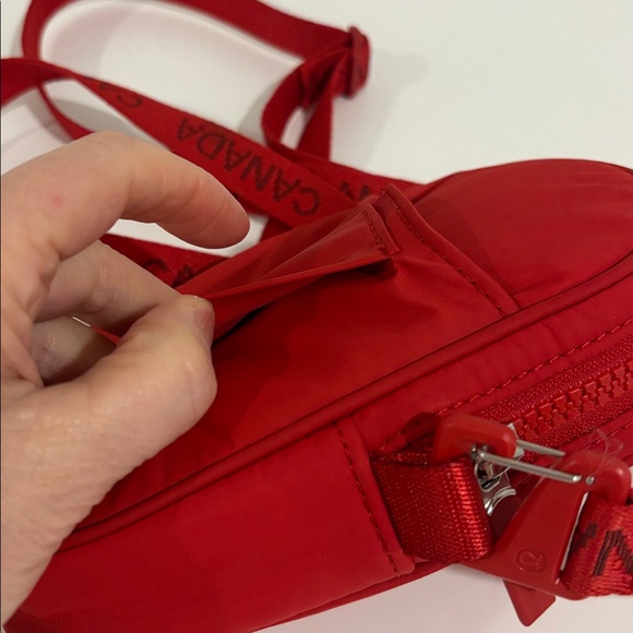 LULULEMON Future Legacy team Canada crossbody bag red adjustable strap full zip - Picture 12 of 16